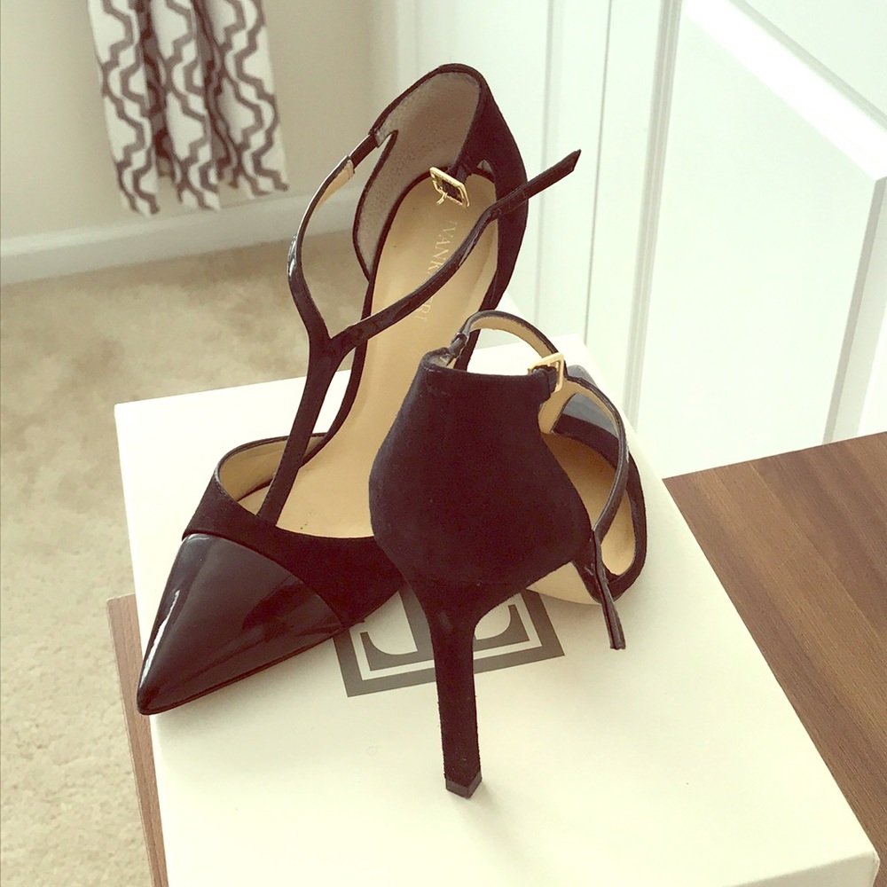 Black partial suede pumps